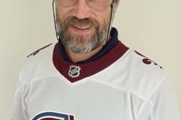 Peter Forsberg est là pour bénir votre flux dans son @coloradoavalanche #ReverseRetro ...