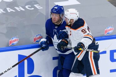 "Psst… puis-je vous dire un secret?"

- Connor McDavid (peut-être?) #WNH

: @nhlonnbcs ...