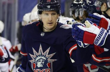 C'est la soirée #ReverseRetro pour les @nyrangers, @stlouisblues, @canadiensmtl et @n ...