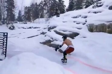 Taguez un ami que vous courrez ici #NHLOutdoors (@larijoutsenlahti, @ r2pihlainen) ...