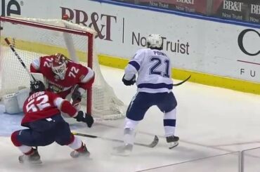 Brayden Point avec ce petit faux ... tellement efficace.  ...
