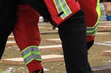 Vous êtes-vous déjà demandé ce qui se passe dans la construction d'une patinoire extérieure?  Laissez Garrett Mills vous guider ...