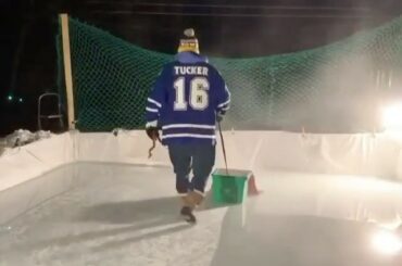 Rêve d'arrière-cour.  #NHLOutdoors à Lake Tahoe les 20 et 21 février sur @NHLonNBCSports ...