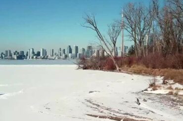 Restez belle, Toronto.  #NHLOutdoors les 20 et 21 février sur @NHLonNBCSports et @ ...