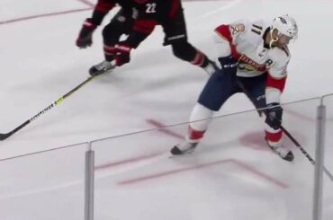 Passage parfait absolu de Jonathan Huberdeau (@ jonnyhuby11).  WOW....