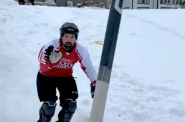 L'entraîneur Jeremy arrive chaud!  #NHLOutdoors à Lake Tahoe les 20 et 21 février sur @NHL ...