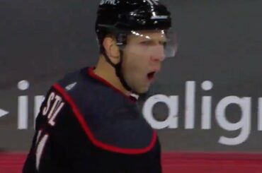 Deux buts rapides.  22 secondes d'intervalle.  Quelle fin au premier pour les @canes ...