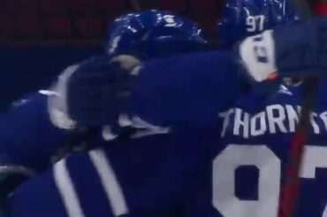 1️⃣4️⃣e de l'année pour @austonmatthews et il fait ...