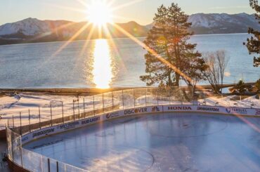 Il est presque temps pour #NHLOutdoorsAfterDark ... @vegasgoldenknights vs @colorad ...