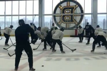 Attention: Patrice Bergeron peut et va balancer toute l'équipe.  (@nhlbruins) ...