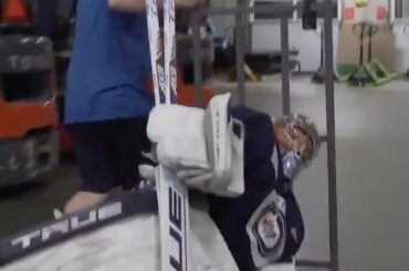 "Aucune énergie gaspillée."  - Connor Hellebuyck (@nhljets) ...