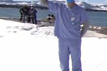 Avant le début de #NHLOutdoors, nous avons rendu hommage aux travailleurs de première ligne: - Infirmière, Dar ...