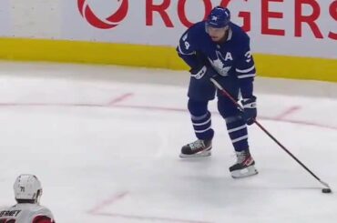 15 matchs consécutifs avec un point.  15 buts sur la saison.  @austonmatthews est scor ...