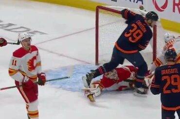 Connor McDavid (@ mcdavid97) enfile l'aiguille comme si c'était RIEN ....