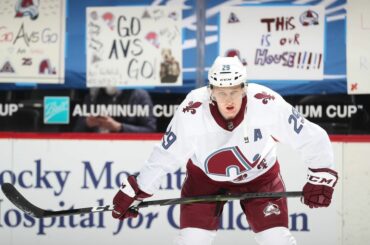 Une autre nuit de la @coloradoavalanche #ReverseRetros?  Oui s'il te plaît! ...