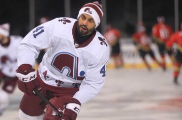 Sous les lumières nous allons.  Il est temps pour #NHLOutdoorsAfterDark!  : @nhlonnbcsports ...