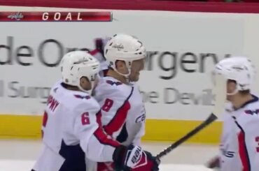 En ce jour de l'année dernière, Alex Ovechkin a marqué le but numéro 700 ...