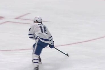 John Tavares à Mitch Marner (@ marner_93) ... vous savez ce qui se passe après ...