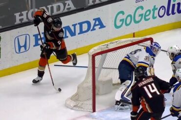 @trevorzegras a failli briser Internet en tentant de marquer son premier but dans la LNH avec ...