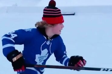 Quelque part, @austonmatthews sourit.  #NHLFanSkills (@ beitzy_91) ...