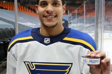 Premier jeu.  Premier but.  Bravo, @ dakotajoshua8!  (@stlouisblues) ...