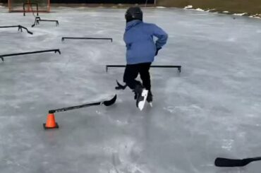 Se balance pendant des jours.  #NHLFanSkills (@kid_dangles, @ gss.hockey) ...