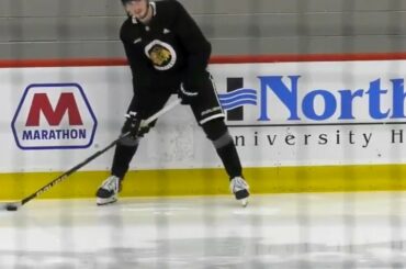 Kirby Dach (@ kdach77) est de retour sur la glace!  (@nhlblackhawks) ...
