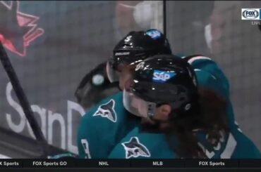 Tir rapide et droit dans le filet.  @ evander9kane le remporte pour les @sanjosesharks en ...