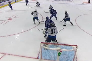 C'est l'objectif n ° 19 pour @austonmatthews.  ...