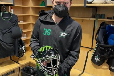 Le Maître a donné un nouveau masque à Dobby.  (@dallasstars) ...