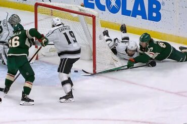 C'est le @vegasgoldenknights contre @minnesotawild le mercredi soir au hockey!  Qui un ...