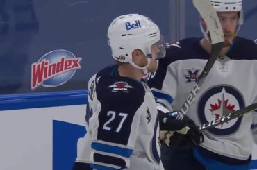 Apportez-les et envoyez-les de l'autre côté.  Nikolaj Ehlers (@ ehlers27) est le choix FACILE ...