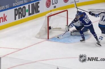 Présentation de Connor Hellebuyck, lauréat du Trophée Vezina 2020 ...