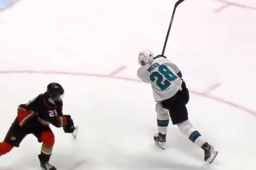 La bonté de la photo de Timo Meier (@ tmeier96) va laisser une traînée de fumée ....