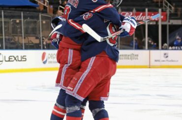 et pour Mika Zibanejad (@ zibanejad93) ... Et ce n'est qu'à partir de la seconde peri ...