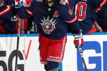 Les @nyrangers ont marqué SEPT buts en deuxième période.  Mais Mika Zibanejad (@zi ...