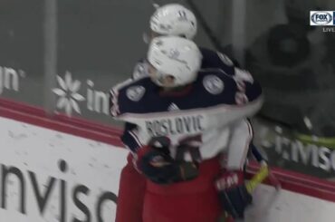 Étagère supérieure.  Jeu terminé.  @seth_jones vient de déchirer cette fusée en OT! ...