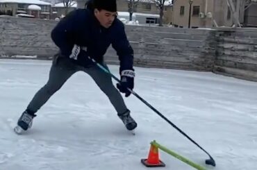 Tyron, 14 ans, se met au travail.  #NHLFanSkills (@nextlevelhockey__, @fx ...