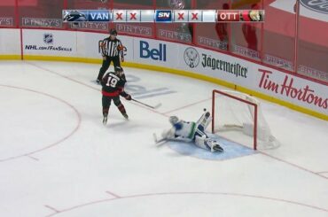 Juste au moment où vous pensez avoir marqué ... Thatcher Demko (@ tdemko30) lève sa droite ...