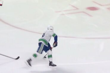 Deux buts en 33 secondes pour les @canucks au troisième: @sportsnet #NHLonSN: N ...