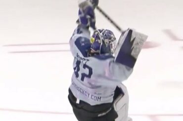 Les cellys de but de gardien frappent différemment.  (@tricitystorm) ...