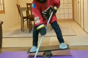 Toichiro, 8 ans, travaille les mains.  #NHLFanSkills (@toichiro_hockeyboy ...