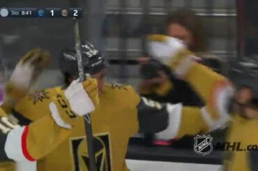 Juste à la porte et Keegan Kolesar (@ kkolesar28) rentre chez lui pour sa première LNH ...