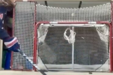 Mikayla ressemble à Ray Bourque ici!  #NHLFanSkills (@ mikayla_barnes94) ...