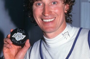 En ce jour de 1994, Wayne Gretzky a marqué son 802e but en carrière pour devenir le to ...