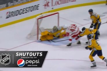 31 coups.  31 Sauvegardes.  Juuse Saros était parfait sur son chemin pour collectionner le @pepsi ...