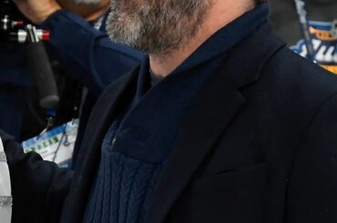 Boire de la Coupe Stanley n'est pas aussi facile qu'il y paraît, demandez simplement à Jon Hamm.  ...