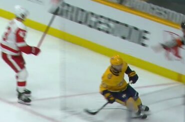Première période.  Trois buts.  Rocco Grimaldi (@ rgrimaldi23) est SUR UNE NUIT ....