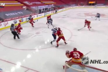 Gros bonnet.  Étagère supérieure.  Quelle façon de marquer le but n ° 1 en carrière, @loganstanley_!  Bien ...