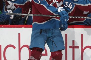 Cinq buts pour le @coloradoavalanche et deux pour les @arizonacoyotes.  Quel w ...